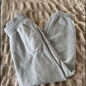 Grey nike women’s over sized high wasted pants in excellent condition!